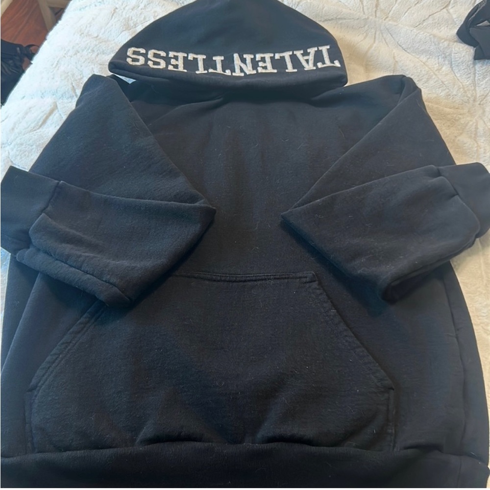 Talentless hoodie in black